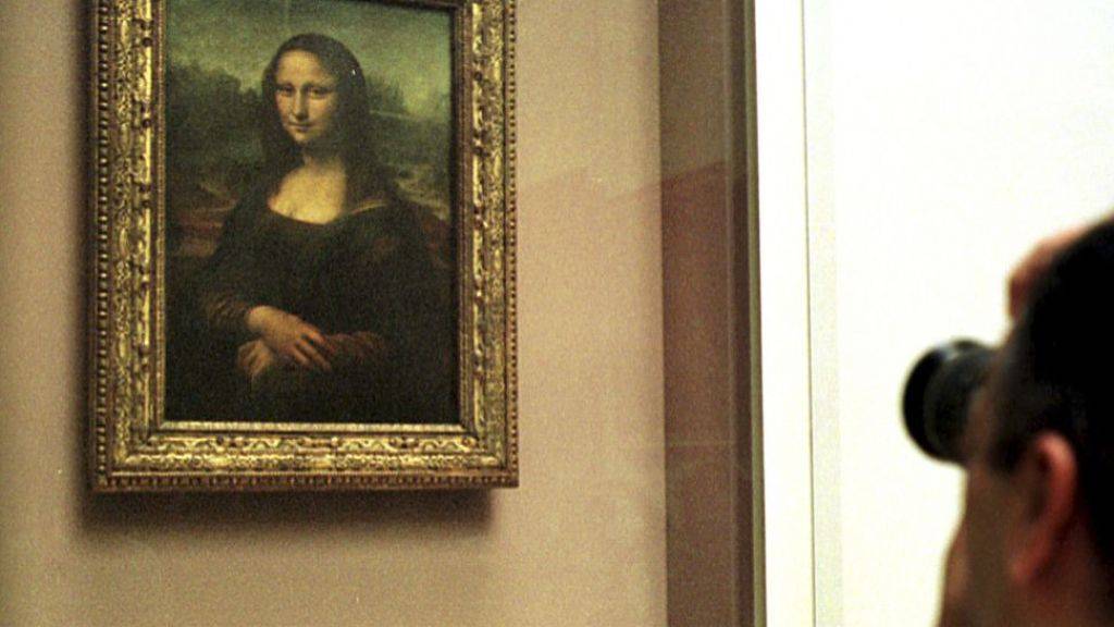 Im Louvre hängt «Mona Lisa» hinter dickem Panzerglas. Bisher war sie nur sehr selten ausgeliehen worden. Nach dem Willen des Kulturministeriums soll sie nun auf «Tour de France» gehen. (Archivbild)