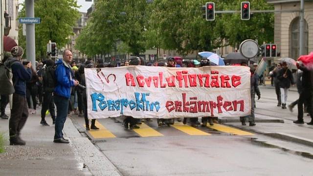 1. Mai: Viele Demonstranten, viel Polizei, wenig Krawall