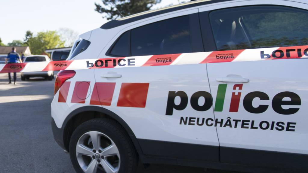 Die Neuenburger Polizei geht von einem zweifachen Tötungsdelikt und anschliessendem Suizid aus. (Symbolbild)