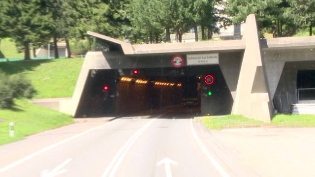 Strassenverbindung scheidet die Geister