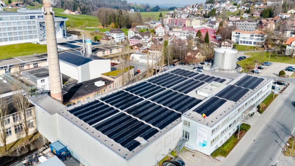 Über 200 Jahre lang wurden in der Cilander in Herisau Textilien veredelt, also gefärbt, bedruckt oder chemisch behandelt. Im Februar 2024 beschlossen die Aktionäre die endgültige Schliessung des Unternehmens.