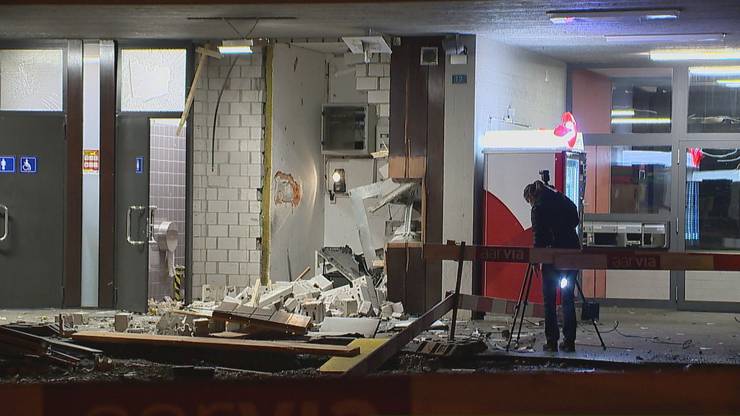 Unidentified people blow up the ATM at Killwangen-Spreitenbach train station