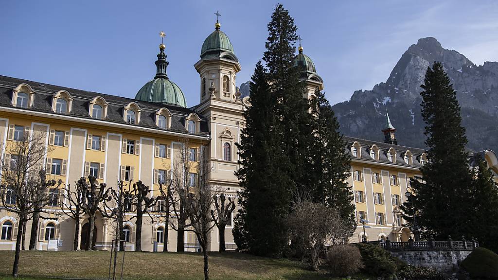 Schwyzer Regierung will Sparmassnahmen nicht rückgängig machen