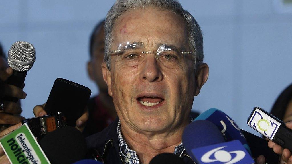 Wegen angeblicher Beteiligung an einem Skandal um Stimmenkauf wird gegen Kolumbiens Ex-Präsident Alvaro Uribe ermittelt,.