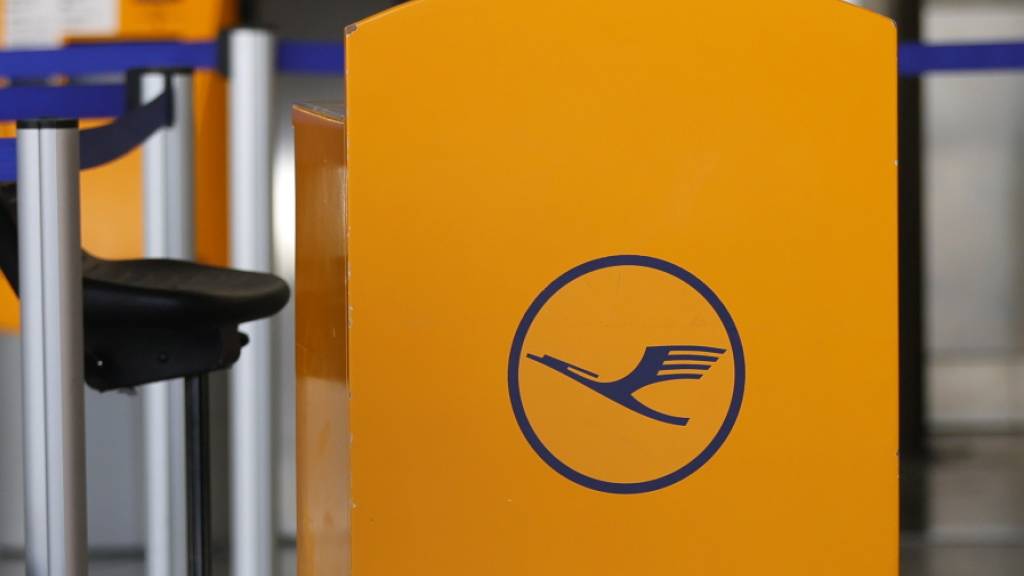 Mit verbindlichen Corona-Schnelltests unmittelbar vor dem Abflug will der Lufthansa-Konzern wieder mehr Flugreisen auf interkontinentalen Strecken ermöglichen. Das Pilotprojekt auf einigen Strecken in die USA soll noch im Oktober starten. (Archivbild)