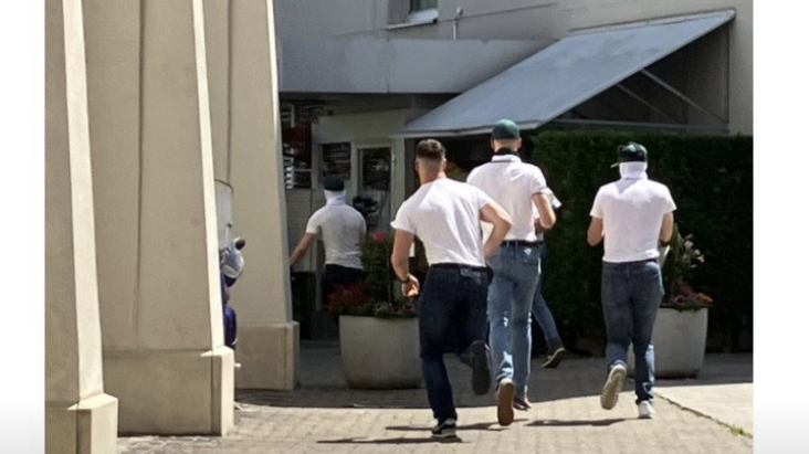 Vermummte Männer stören Pride-Gottesdienst in Zürich und fliehen