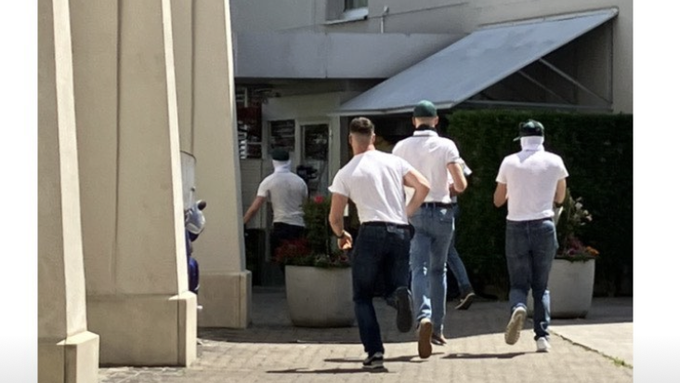Vermummte Männer stören Pride-Gottesdienst in Zürich und fliehen