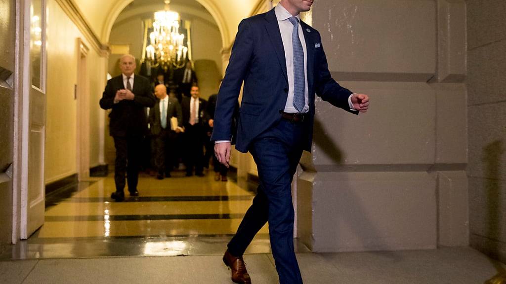 ARCHIV - Stephen Miller, Berater des US-Präsidenten Trump, kommt zu einem Treffen mit US-Präsident Trump auf dem Capitol Hill. Foto: Andrew Harnik/AP/dpa