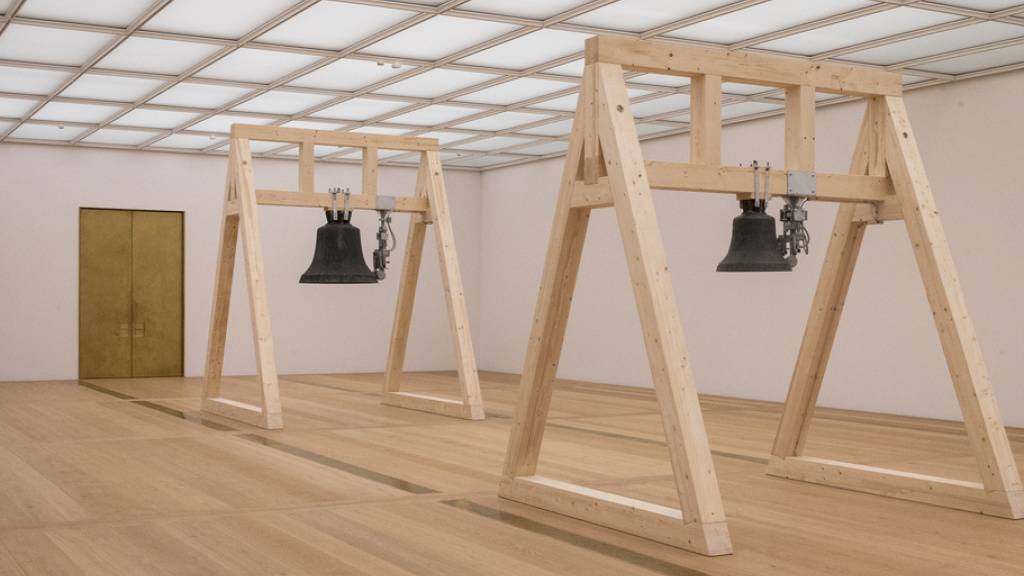 Mit Glocken und Triangeln macht US-Choreograf William Forsythe den Chipperfiel-Bau des Kunsthauses Zürich zu einem Klangkörper. «The Sense of Things» heisst die Klanginstallation, die das Publikum während der Vorbesichtigung erleben kann.
