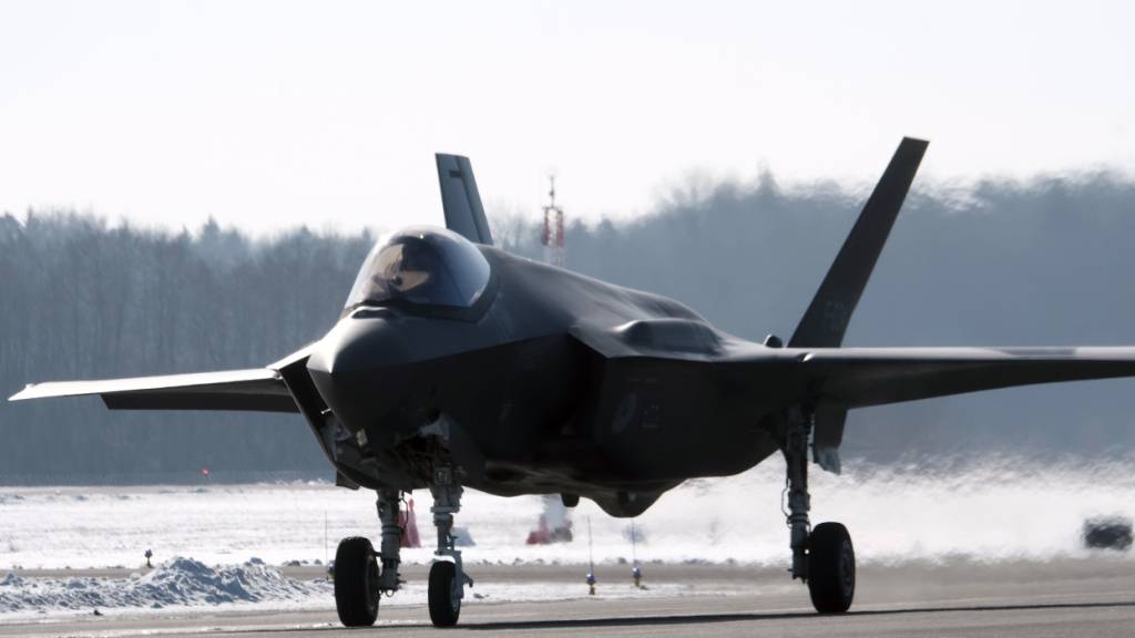 Mit dem F-35 werde das «fähigste Kampfflugzeug der Welt» eingeführt, sagte der deutsche Verteidigungsminister Boris Pistorius am Freitag in Texas, wo er den ersten von 35 dieser Kampfjets für die deutsche Luftwaffe in Empfang nahm. Deutschland gibt dafür zehn Milliarden Euro aus. (Archivbild)