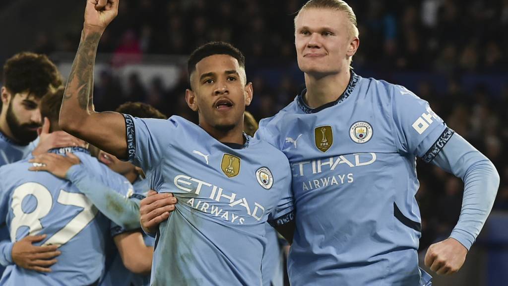 Savinho und Erling Haaland (rechts) erzielen Citys Tore in Leicester