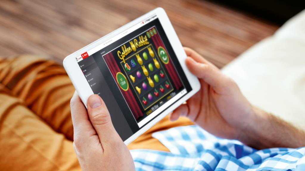 Seit Mitte letzten Jahres dürfen konzessionierte Schweizer Casinos auch online Geldspiele Anbieten. Ausländische Anbieter hingegen werden gesperrt. (Archivbild)