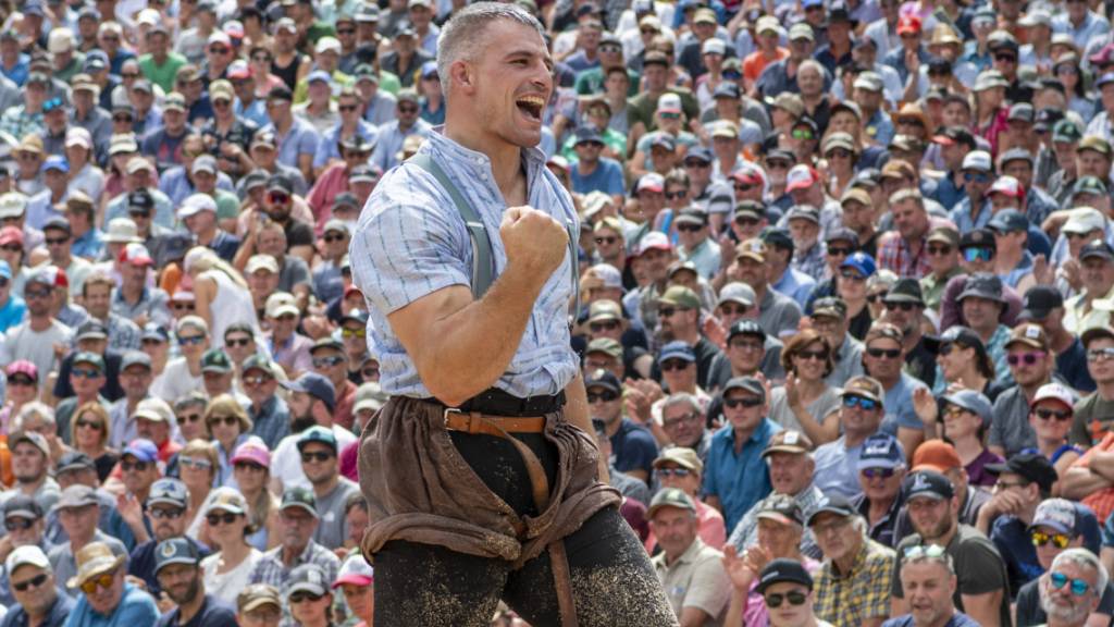 Samuel Giger freut sich vor der tollen Kulisse auf dem Brünig