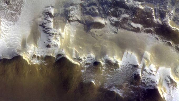 Erste farbige Bilder vom Mars