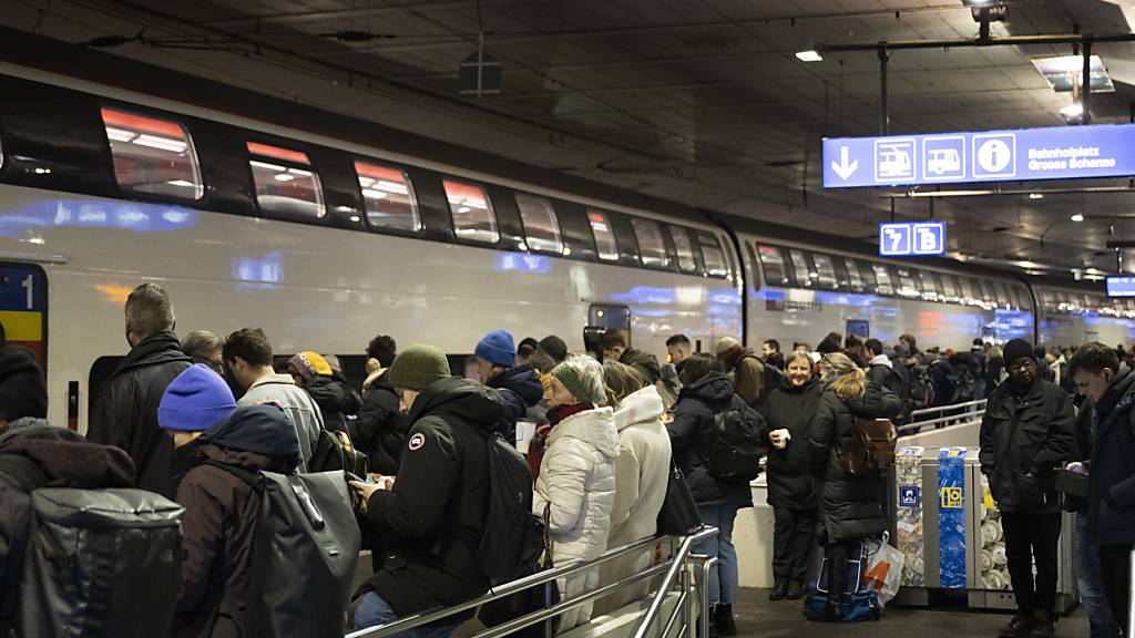 Der Personenverkehr verzeichnete zwischen Januar und März einen neuen Rekord für ein erstes Quartal: Szene im Bahnhof Bern. (Archivbild)