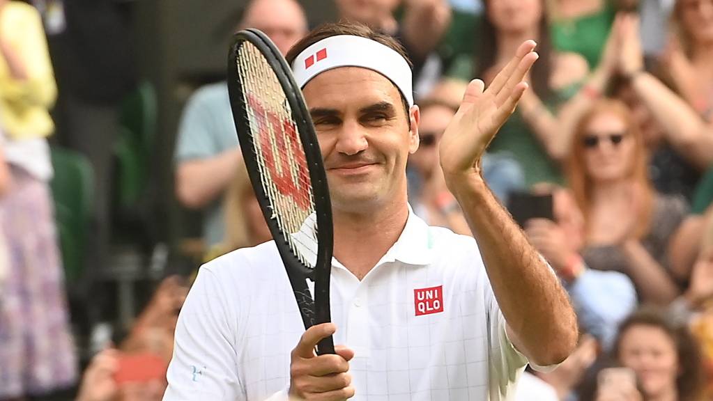 Applaus für die Fans und für sich selber: Roger Federer überzeugt auf dem Centre Court in Wimbledon.