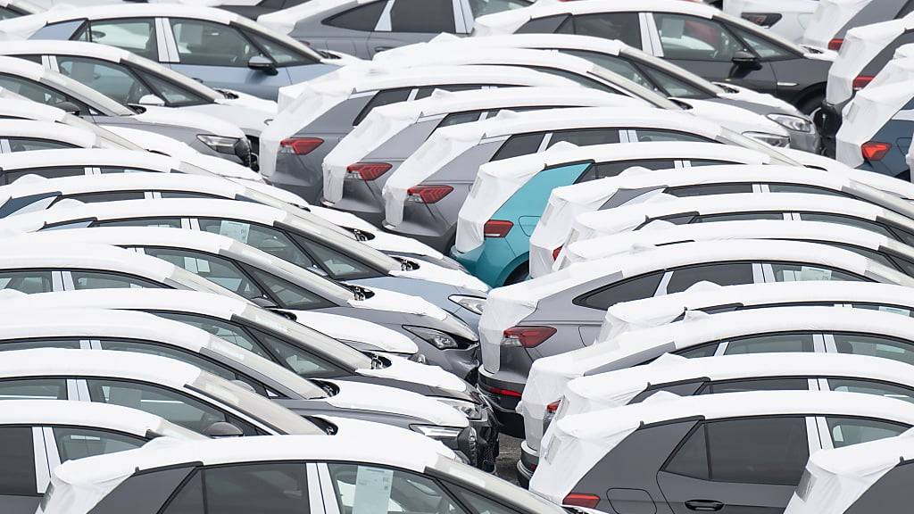 Die Zahl der neuimmatrikulierten Personenwagen in der Schweiz und in Liechtenstein ist im ersten Halbjahr zurückgegangen. Vor allem ein schwacher Juni ist für die leichte Negativbilanz verantwortlich. (Symbolbild)