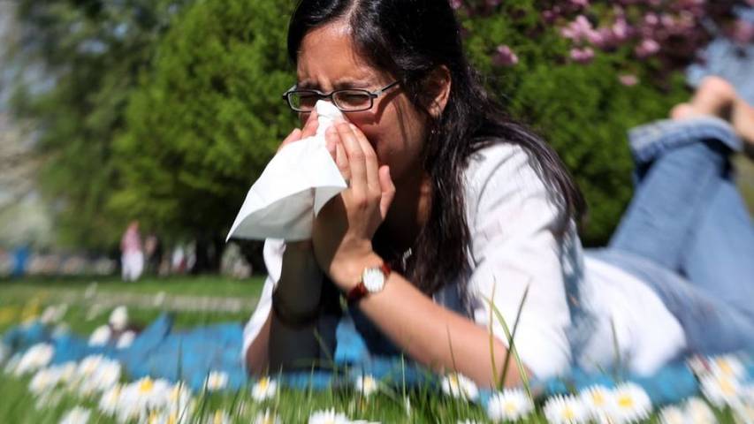 Woran du erkennst, ob du Heuschnupfen oder Grippe hast