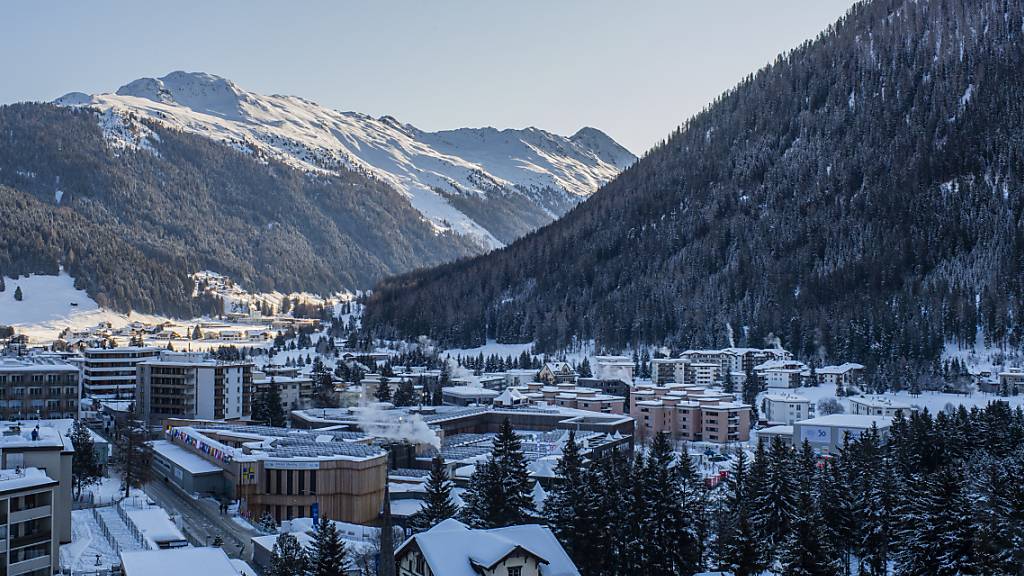 Die Weigerung eines Bergrestaurants in Davos, Schneesportgeräte an jüdische Gäste zu vermieten, hat eine Anzeige und polizeiliche Ermittlungen ausgelöst. (Archivbild)