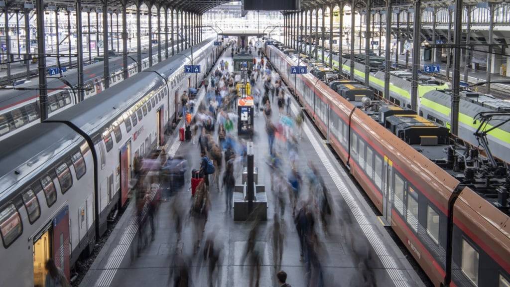 Ein Gleisschaden am Bahnhof Luzern hat am Mittwochabend zu Verspätungen und Ausfällen geführt. (Archivbild)