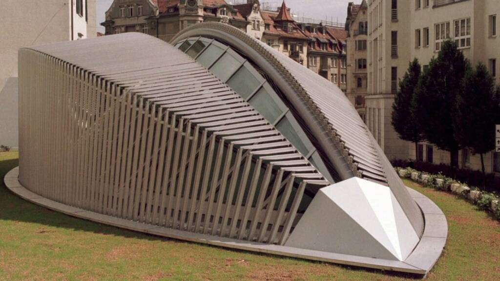 Die bisher genutzte Notrufzentrale in St. Gallen wurde vom bekannten Architekten Santiago Calatrava gebaut. 1999 nahm sie den Betrieb auf. Nun braucht es einen neuen Standort. (Archivbild)