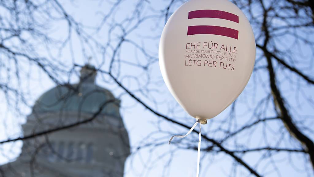 Am 26. September entscheidet das Volk: Ein Ehe-für alle-Ballon an einer Aktion im Februar 2019. (Archivbild)
