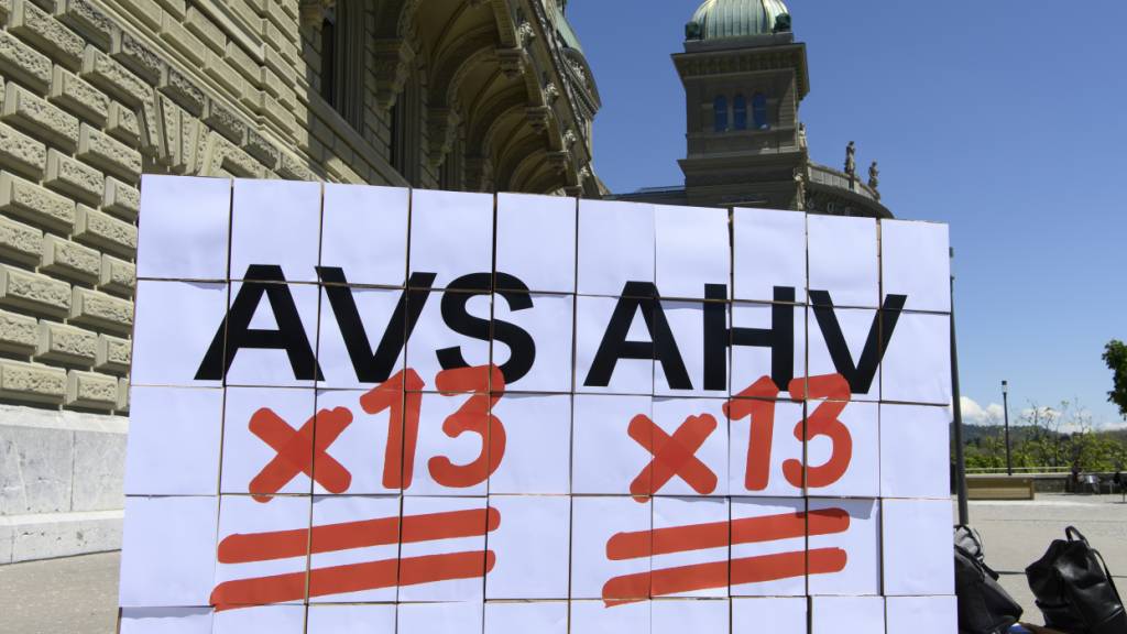 Dass die 13. Rente ausbezahlt wird, steht fest. Der Ständerat hat dafür eine Finanzierung aus Lohnbeiträgen und Mehrwertsteuer gutgeheissen, aber die Zustimmung des Nationalrats steht noch aus. (Archivbild)