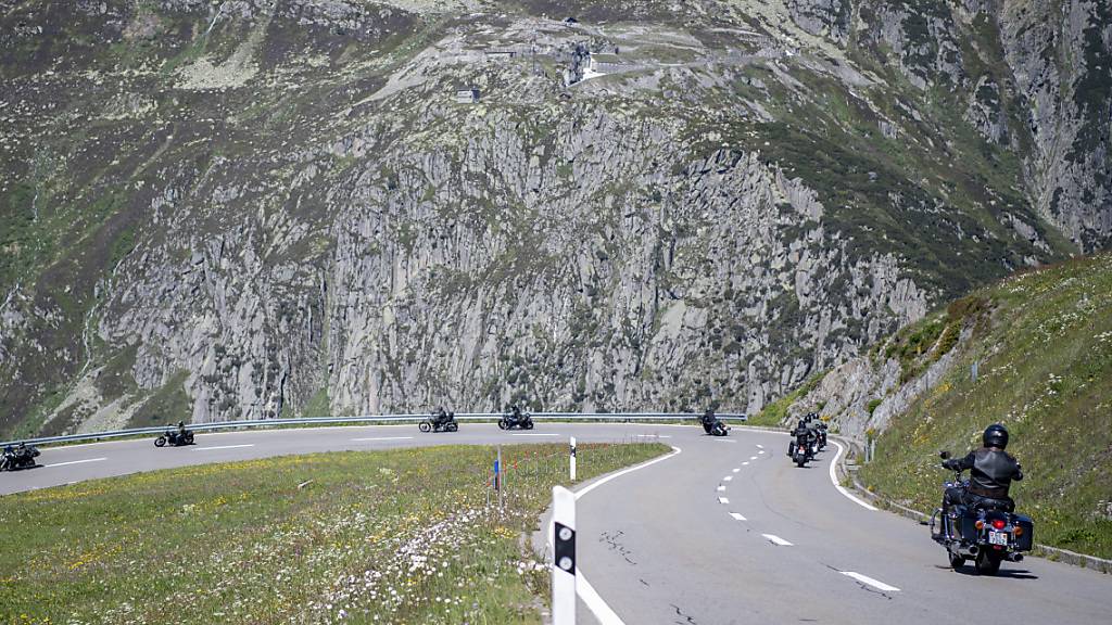 Die Strasse über den Oberalppass, der Uri mit Graubünden verbindet, ist bei Motorradfahrerinnen und -fahrern beliebt. (Archivaufnahme)