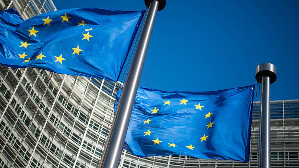 Flaggen der Europäischen Union wehen im Wind vor dem Berlaymont-Gebäude, dem Sitz der Europäischen Kommission. (Archivbild)