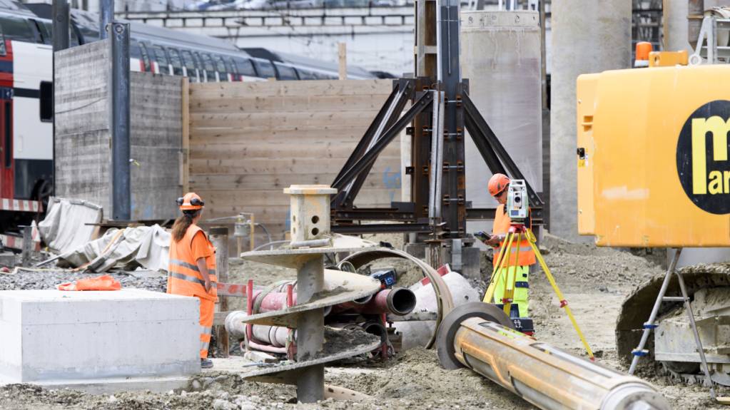 Der Ausbau des Bahnhofs Bern verzögert sich bis 2031 und wird teurer. (Archivbild)