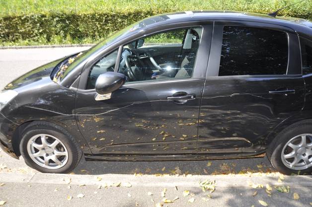 Trimbach SW, September 18: Two unknown persons deliberately damaged 11 cars parked in Amthausquai.