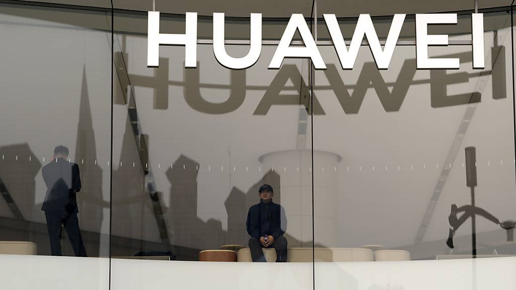 Der chinesische Huawei-Konzern darf keine älteren Chips der amerikanischen Halbleiter-Konzerne Qualcomm und Intel verwenden. (Archivbild)