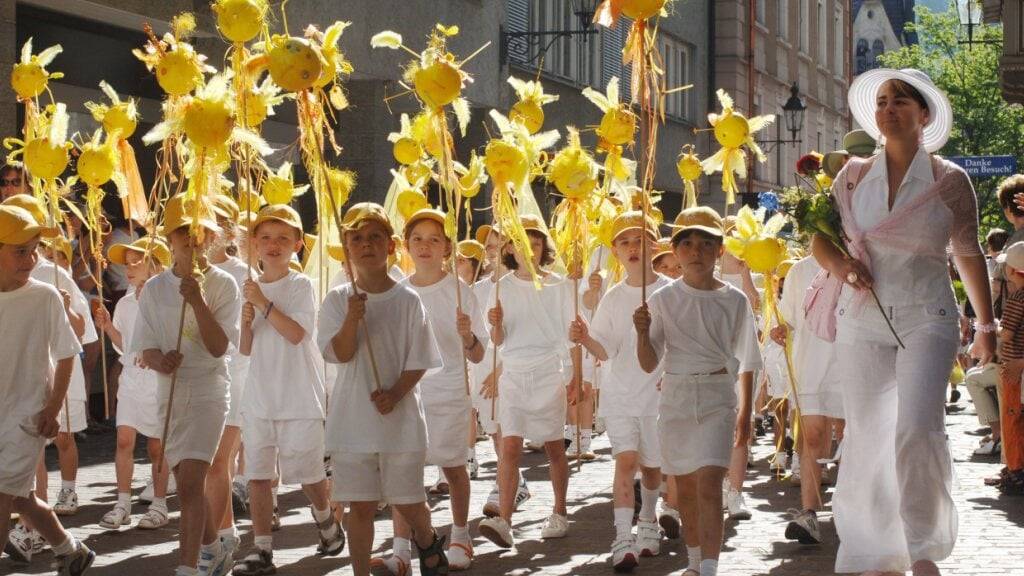 Ein Umzug durch die Innenstadt zum Festplatz eröffnet jeweils das St. Galler Kinderfest, das alle drei Jahre durchgeführt wird. (Archivbild)