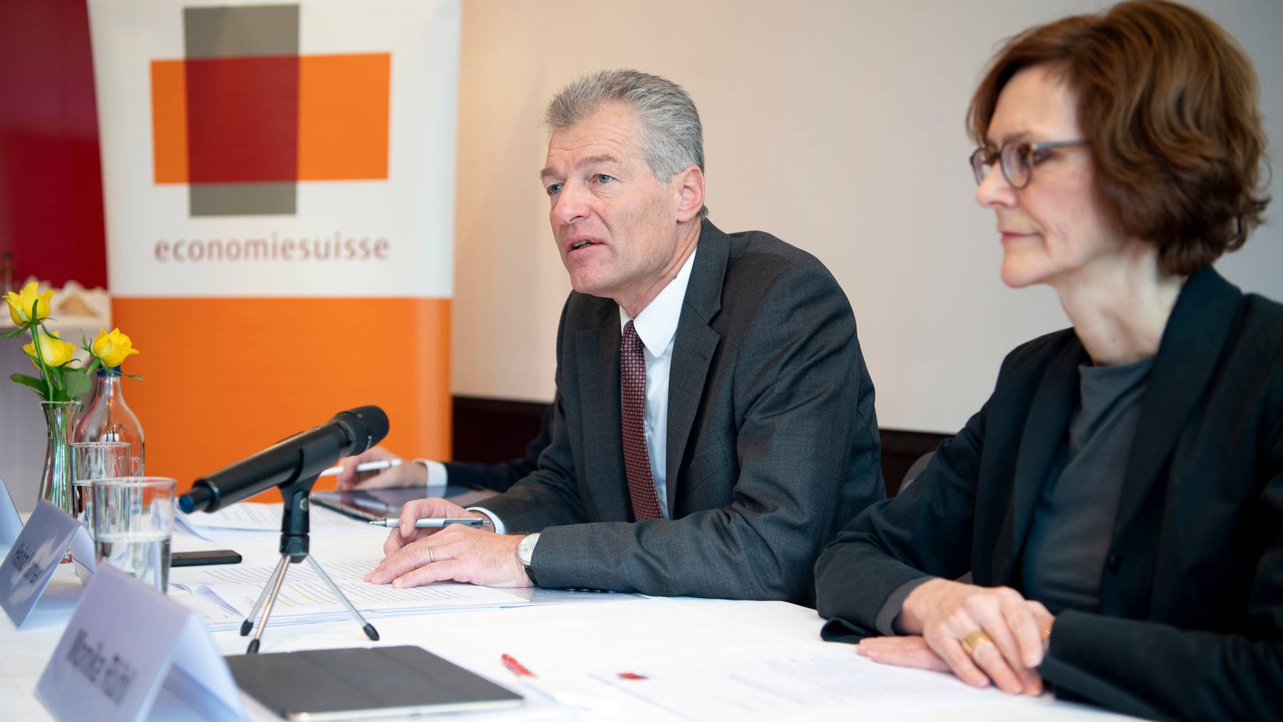 Präsident Heinz Karrer und Direktorin Monika Rühl verlieren drei gewichtige Mitglieder.