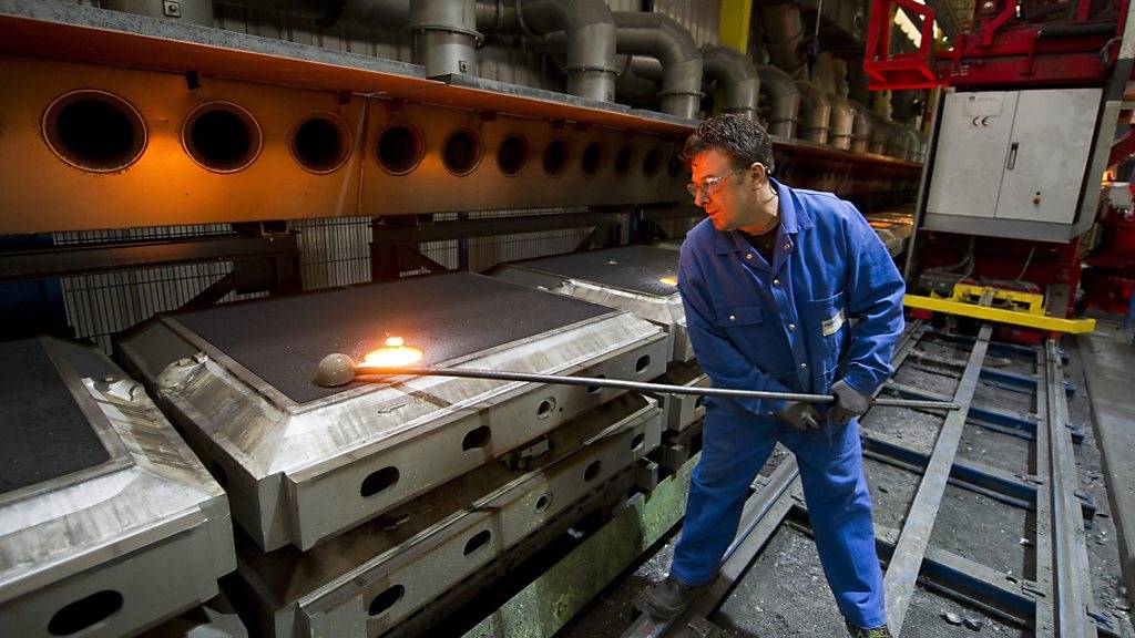 In der Metallindustrie war der Rückgang der Beschäftigung im ersten Quartal besonders stark. Etwa 4000 Stellen gingen laut dem Bundesamt für Statistik innerhalb eines Jahres verloren.