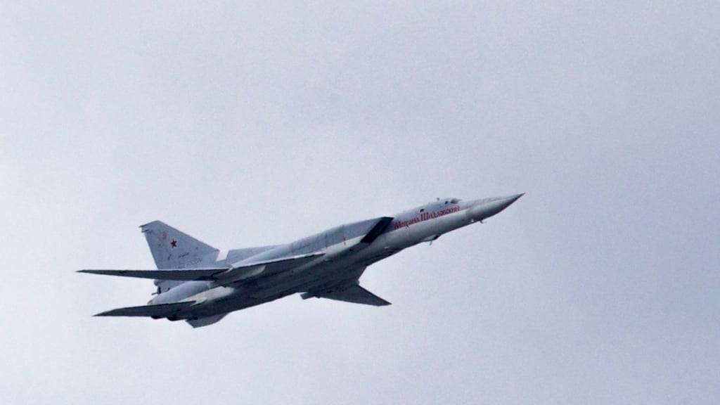 ARCHIV - Die russische Luftwaffe hat einen Mittelstreckenbomber bei einem Absturz in Sibirien verloren. Foto: Ivan Sekretarev/AP/dpa