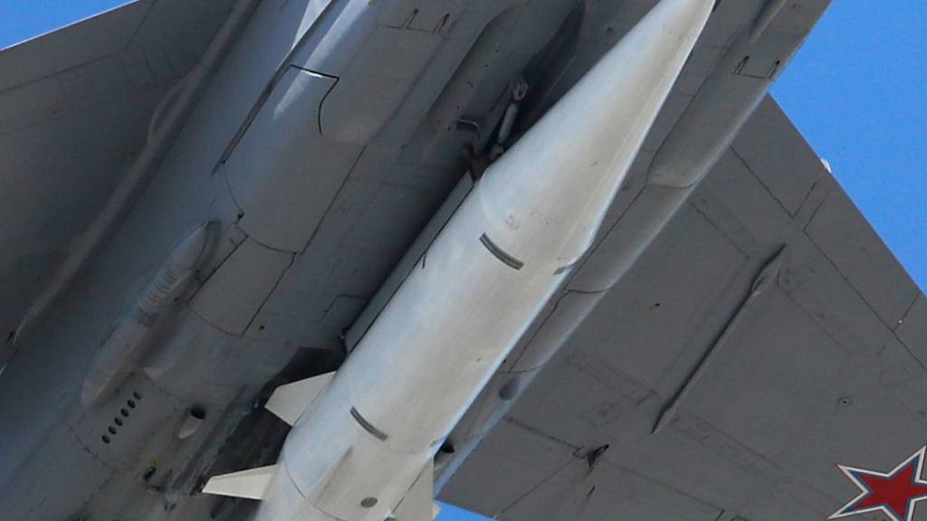 ARCHIV - Ein Abfangjäger Mikoyan MiG-31 der russischen Luftwaffe. Foto: Pavel Golovkin/AP/dpa