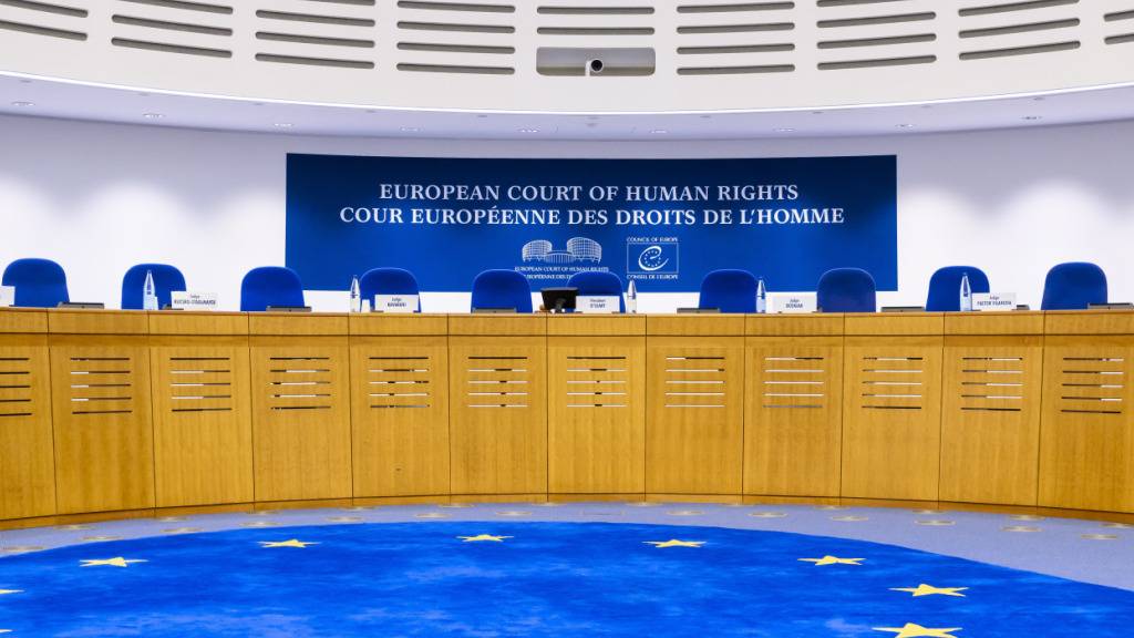 Der Europäische Gerichtshof für Menschenrechte rügt die Schweiz wegen verweigertem Besuchsrecht im Untersuchungsgefängnis.