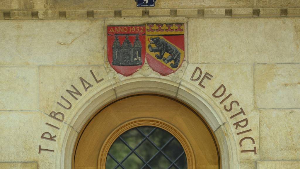 Mehr als zwei Jahre nach den Ereignissen befasst sich die Zweigstelle Moutier des Regionalgerichts Berner Jura-Seeland mit einem Mordfall. (Symbolbild)