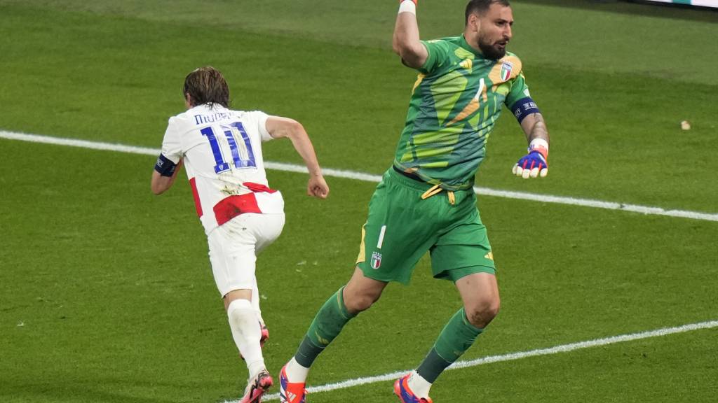 Luka Modric freut sich, Gianluigi Donnarumma kann es nicht glauben