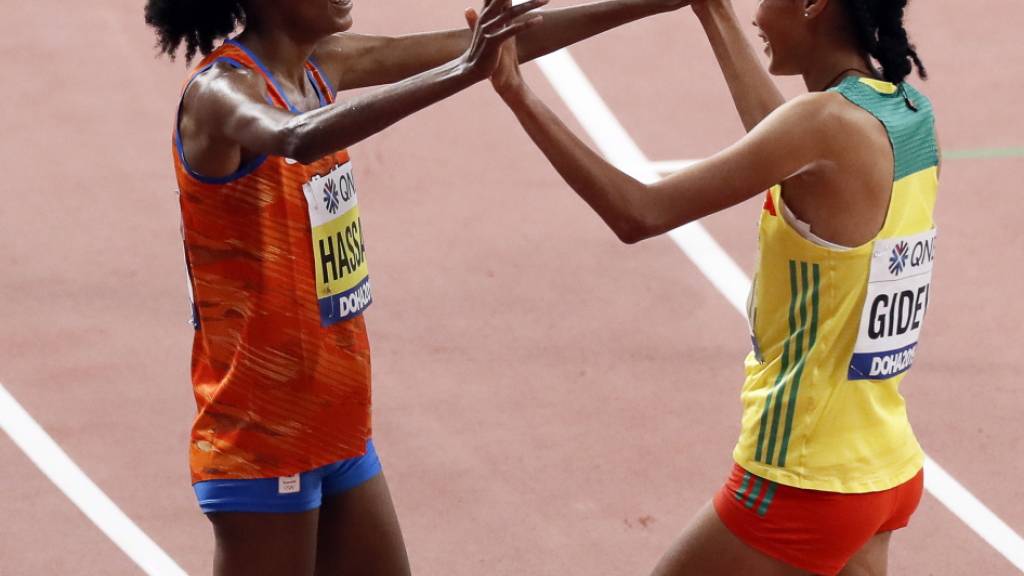 Die neue und die bisherige Weltrekordhalterin: Letesenbet Gidey (rechts) senkte die Bestmarke von Sifan Hassan um fast sechs Sekunden