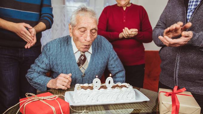 Uetikon streicht bei über 90-Jährigen Geburi-Gratulationen