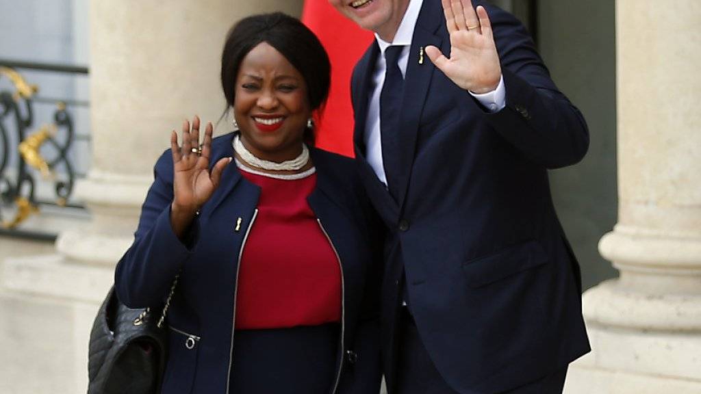 Generalsekretärin Fatma Samoura und Präsident Gianni Infantino (rechts) ziehen beim Weltverband FIFA seit 2016 gemeinsam die Fäden