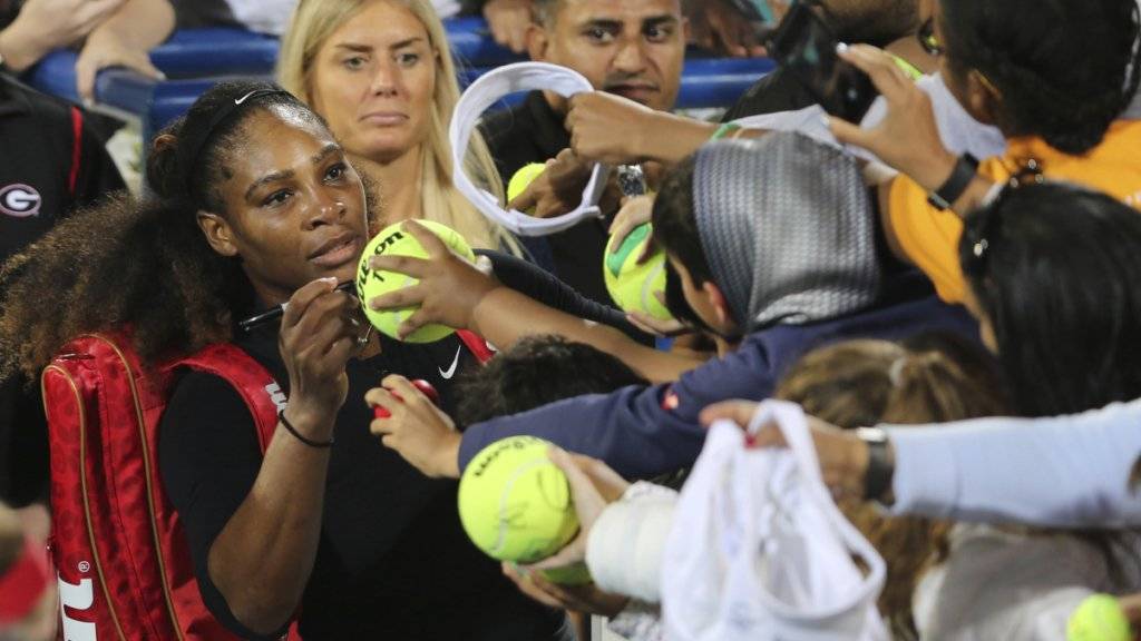 Die Autogramme von Mama Serena Williams sind beim Comeback gefragt.