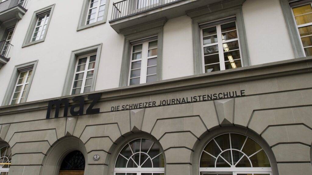 An der Journalismusschule MAZ in Luzern kommt es zu Stellenreduktionen. (Archivbild)