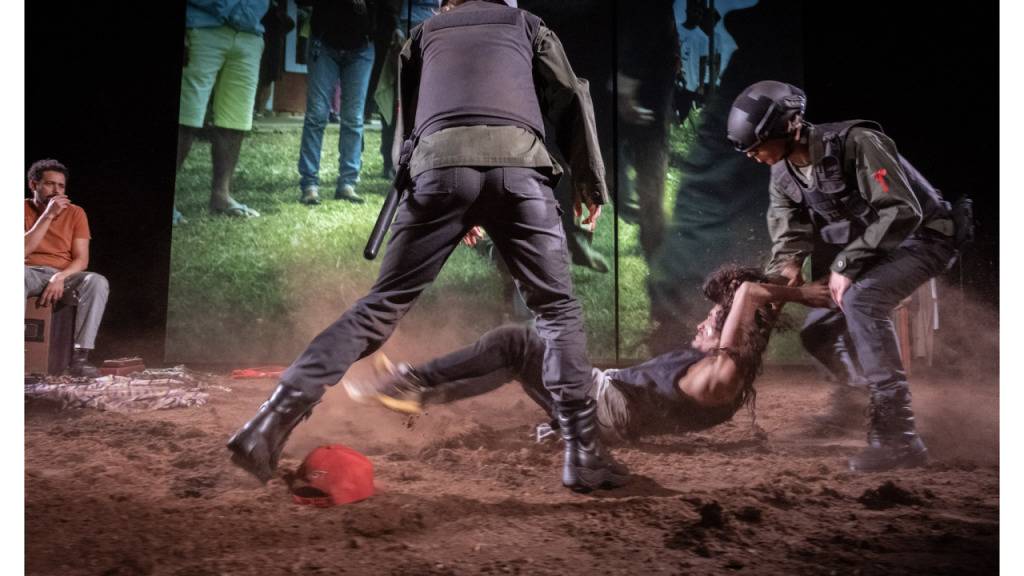 «Antigone im Amazonas» mit dem Theater NTGent, Indigenen und Aktivistinnen und Aktivisten der Landlosenbewegung.