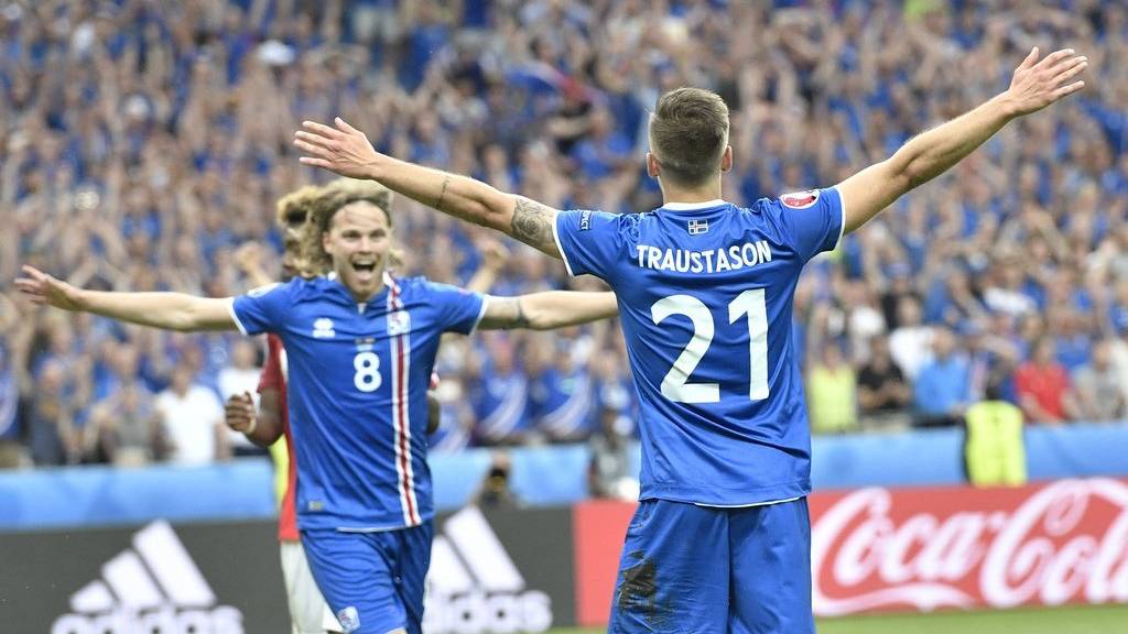 Island jubelt beim Spiel gegen Österreich.