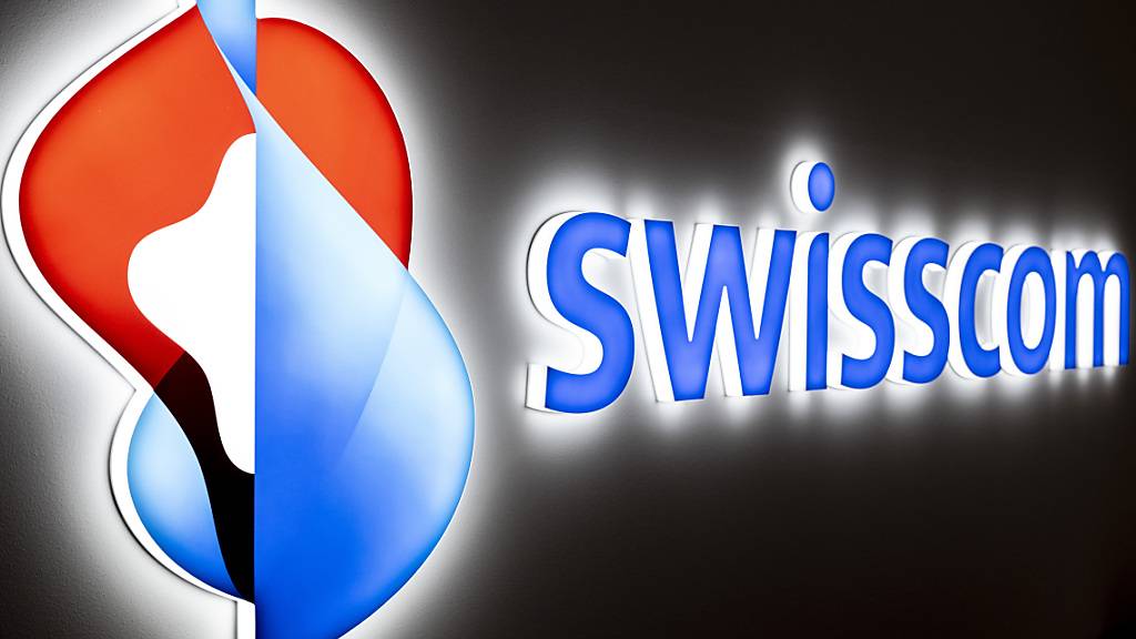 Das Telekommunikationsunternehmen Swisscom leidet im ersten Halbjahr unter Sondereffekten. (Archivbild)