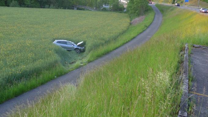 Mit Auto überschlagen, Fahrer im Spital