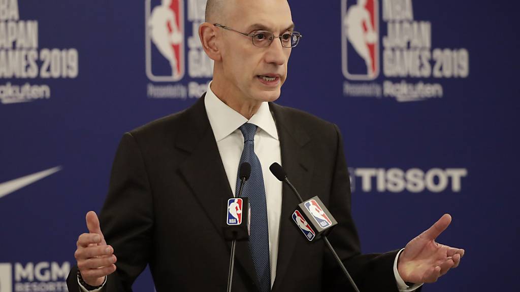 NBA-Commissioner Adam Silver will trotz weiter steigenden Corona-Infektionszahlen in den USA Ende Monat den Spielbetrieb geschlossen in Orlando wieder aufnehmen lassen